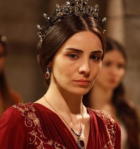 Nur Fettahoglu Aysan / Mahidevran Sultan